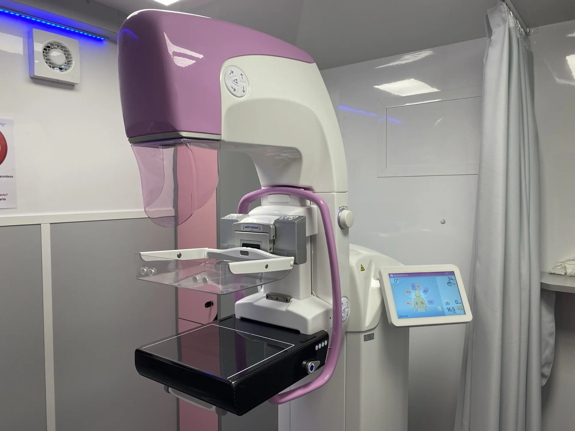 Mammografo digitale di ultima generazione