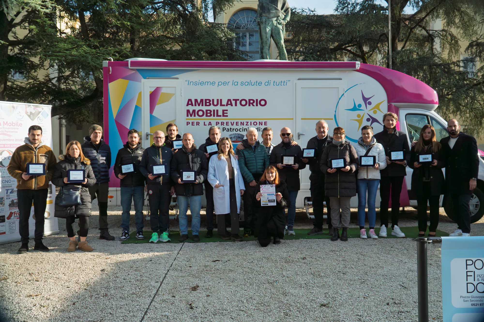 Clinica Mobile a San Secondo Parmense: foto di gruppo della giornata di prevenzione