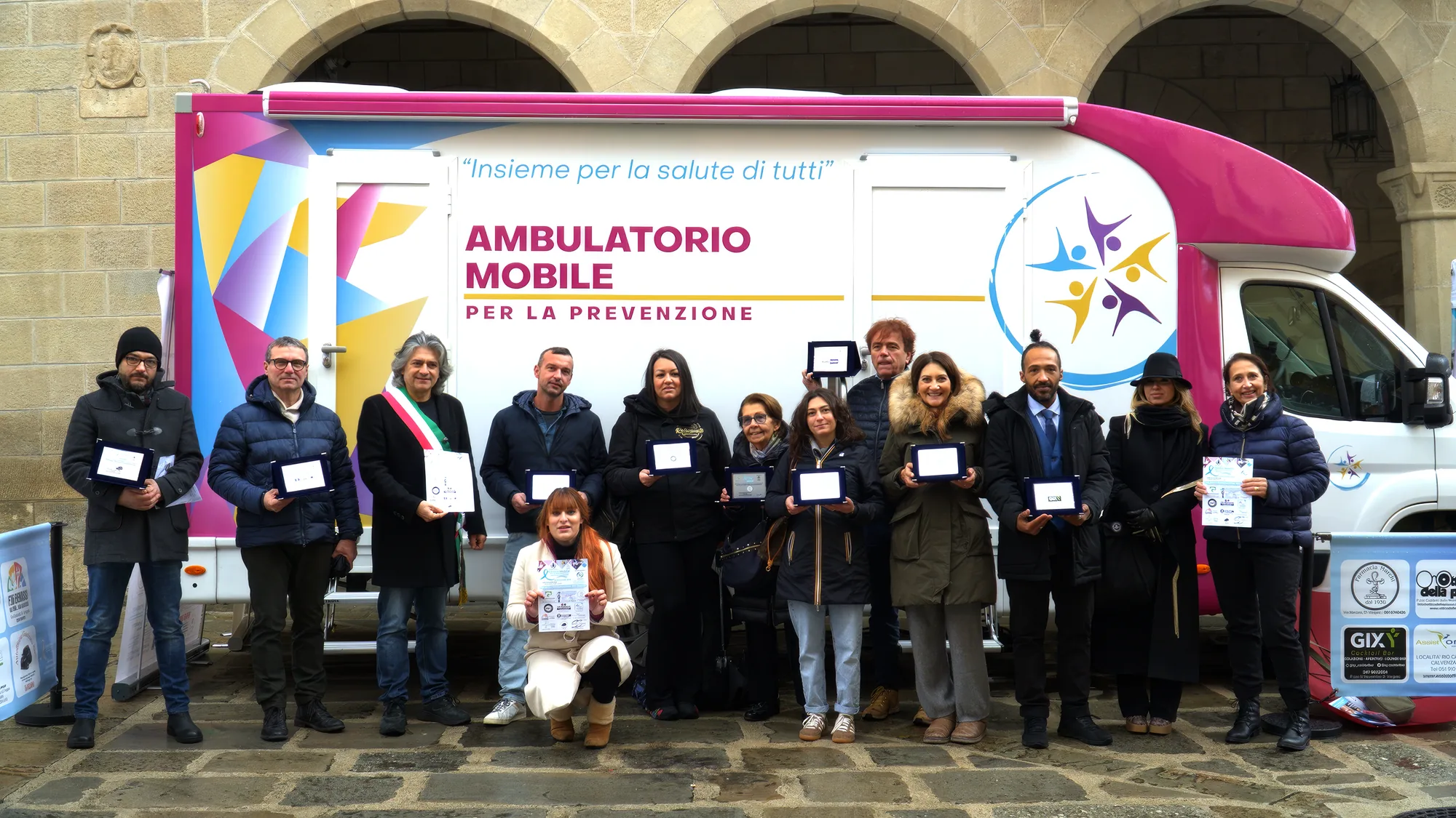 Clinica Mobile a Vergato: foto di gruppo della giornata di prevenzione cardiovascolare