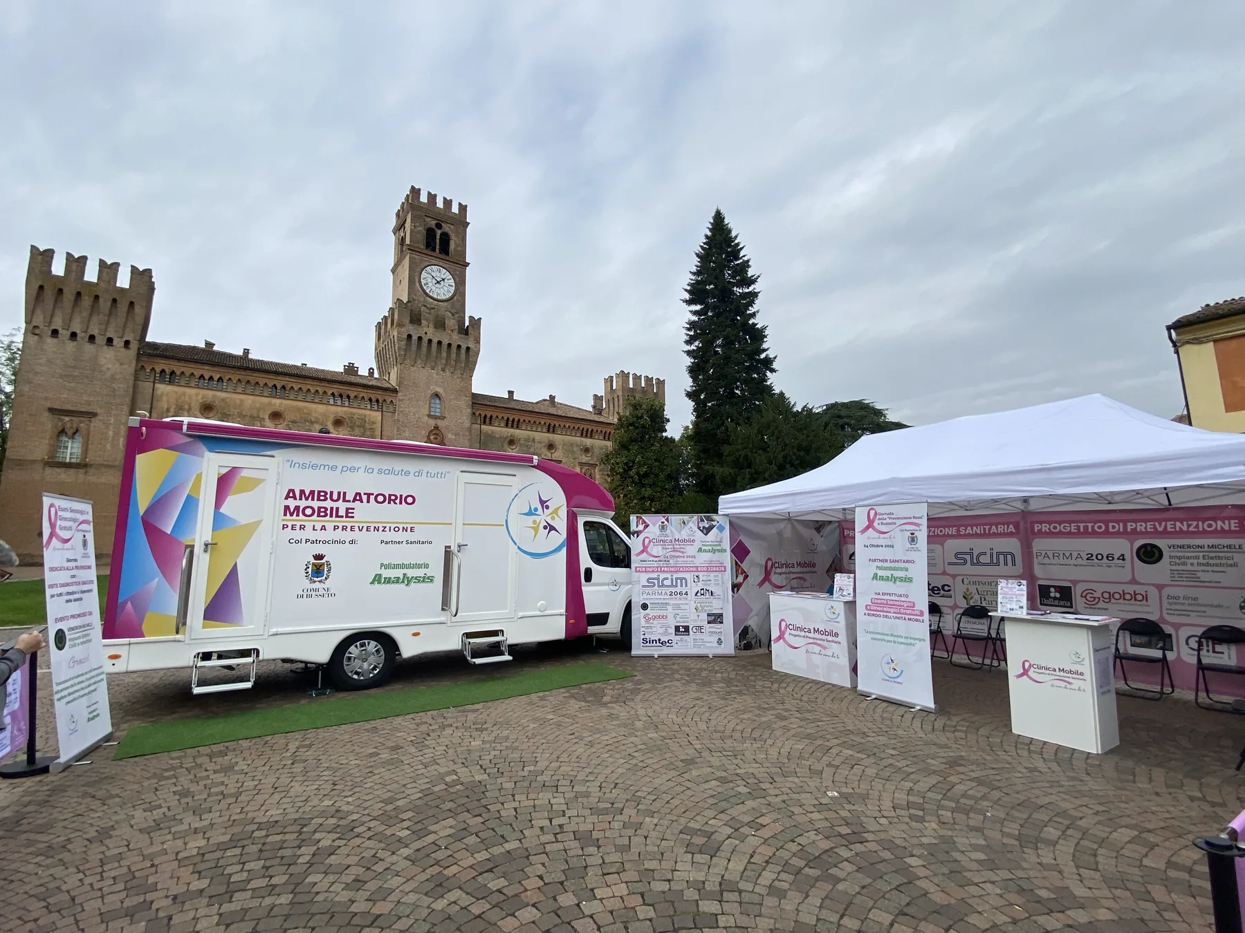 Una giornata di prevenzione della Clinica Mobile a Busseto, provincia di parma · emilia-romagna